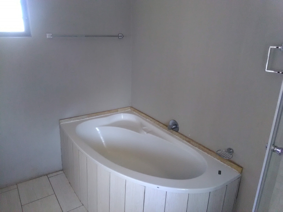 To Let 3 Bedroom Property for Rent in Hillside Free State